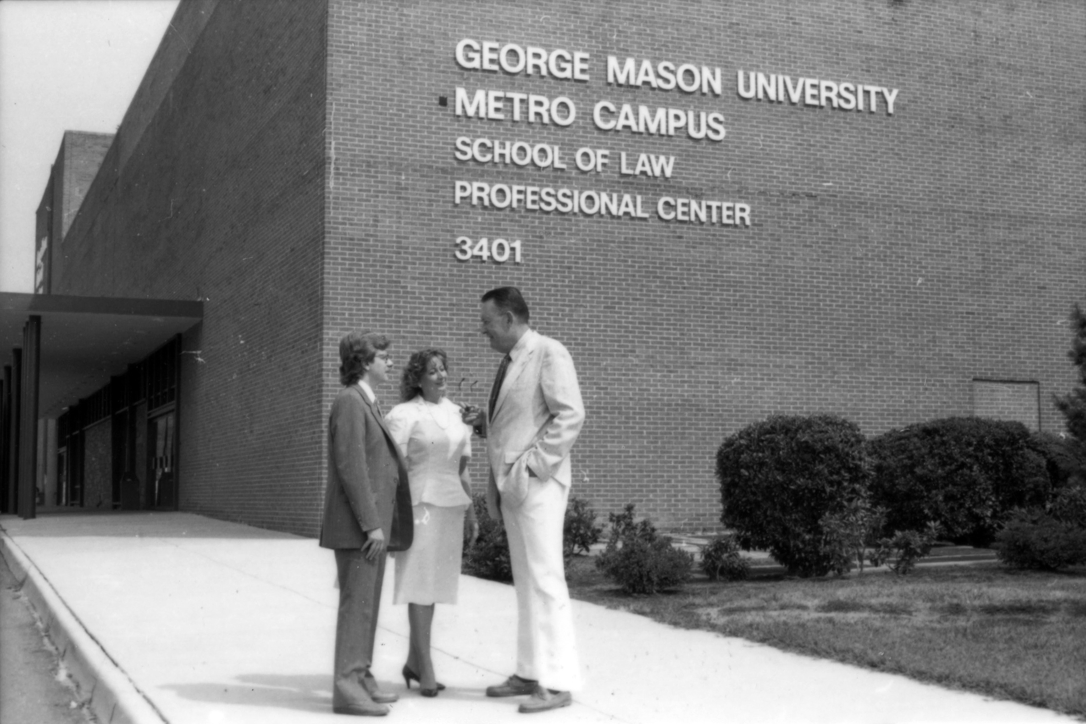 John T. "Til" Hazel and students in front of the George Mason University School of Law, July 31, 1987